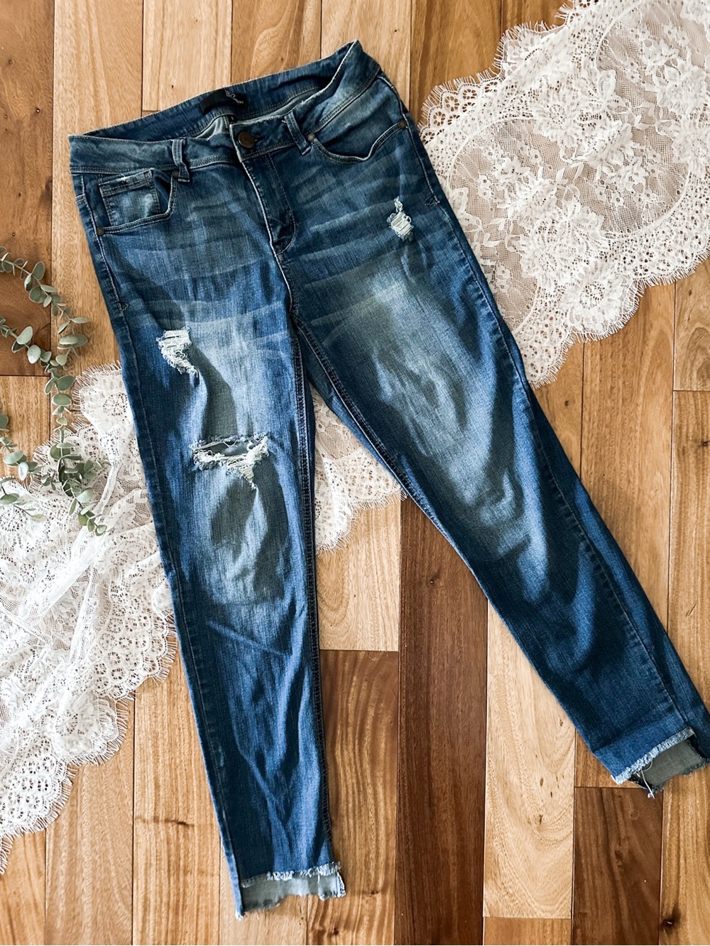 1822 Denim Dark Blue Distressed Cropped Ankle Jeans